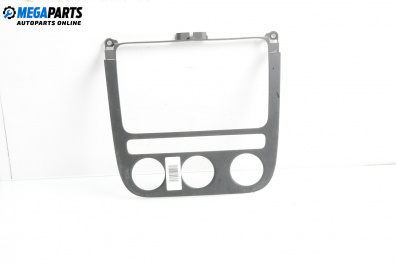 Централна конзола за Volkswagen Golf V Hatchback (10.2003 - 02.2009)