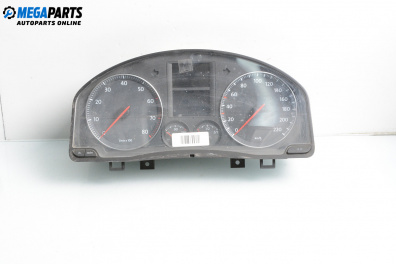 Километраж за Volkswagen Golf V Hatchback (10.2003 - 02.2009) 1.4 16V, 75 к.с.