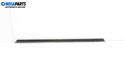 Външни лайсни за Mercedes-Benz 124 Sedan (12.1984 - 06.1993), седан, позиция: предна