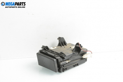 Пепелник за Nissan Primera Sedan III (01.2002 - 06.2007)