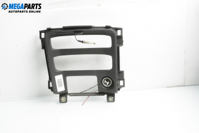 Централна конзола за Nissan Primera Sedan III (01.2002 - 06.2007)