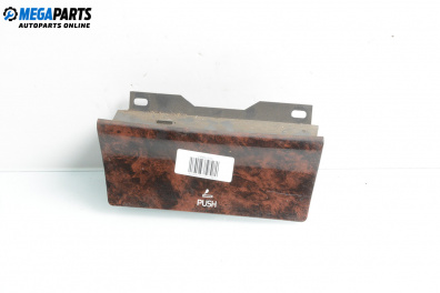 Пепелник за Volvo V40 Estate (07.1995 - 06.2004)