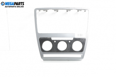 Централна конзола за Skoda Octavia II Hatchback (02.2004 - 06.2013)