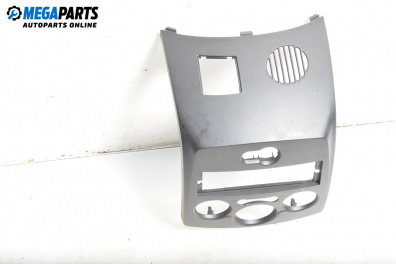 Централна конзола за Renault Clio III Hatchback (01.2005 - 12.2012)