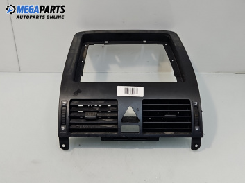 Централна конзола за Volkswagen Touran Minivan I (02.2003 - 05.2010)