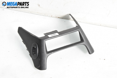 Централна конзола за Nissan Almera II Hatchback (01.2000 - 12.2006)