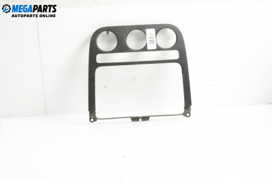 Централна конзола за Volkswagen Golf V Hatchback (10.2003 - 02.2009)