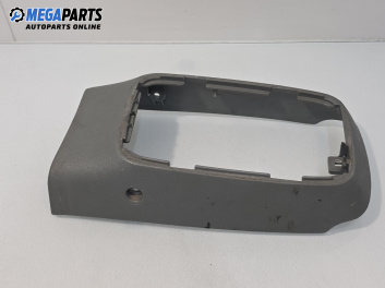 Централна конзола за Nissan Micra II Hatchback (01.1992 - 02.2003)