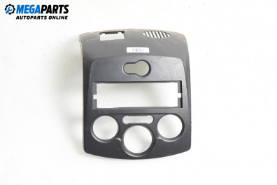 Централна конзола за Renault Clio III Hatchback (01.2005 - 12.2012)