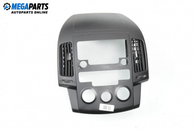 Централна конзола за Hyundai i30 Hatchback I (10.2007 - 11.2011)