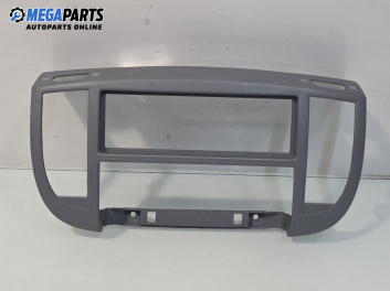 Централна конзола за Nissan Micra III Hatchback (01.2003 - 06.2010)