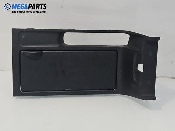 Пепелник за Mazda 3 Hatchback I (10.2003 - 12.2009)