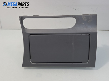 Поставка за чаши за Mazda 6 Station Wagon I (08.2002 - 12.2007)