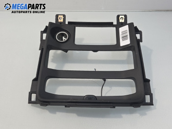 Централна конзола за Nissan Primera Hatchback III (01.2002 - 06.2007)