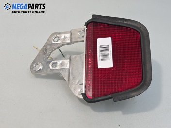 Трети стоп за Toyota Avensis II Liftback (04.2003 - 11.2008), хечбек