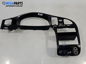 Централна конзола за Hyundai Elantra Sedan II (06.2000 - 07.2006)