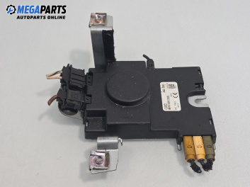 Усилвател антена за Audi A3 Hatchback II (05.2003 - 08.2012), № 8P0035225