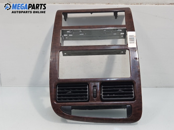 Централна конзола за Toyota Avensis I Sedan (09.1997 - 02.2003)