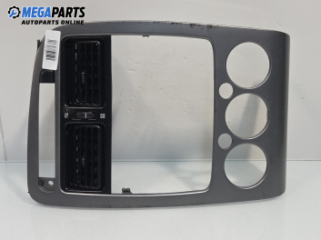 Централна конзола за Toyota Avensis I Station Wagon (09.1997 - 02.2003)