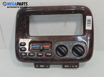 Централна конзола за Chrysler Voyager Minivan III (01.1995 - 03.2001)