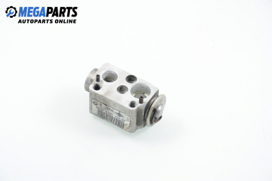 Разпределител климатик за BMW 3 Series E90 Sedan (E90) (01.2005 - 12.2011) 318 i, 129 к.с., № BMW 64.11-6 981 484-01