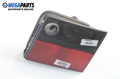 Вътрешен стоп за Volkswagen Vento Sedan (11.1991 - 09.1998), позиция: дясна