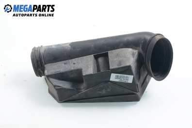 Въздуховод за Renault Megane I Classic Sedan (09.1996 - 08.2003) 1.6 16V (La04, LA11, LA0B, LA1C, LA1J), 107 к.с.