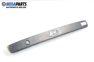 Лайсна заден капак за Hyundai Accent II Sedan (09.1999 - 12.2006), седан, позиция: задна