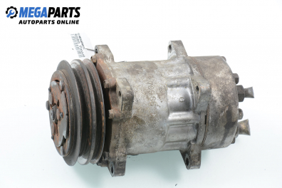 Компресор климатик за Volkswagen Passat Variant B3, B4 (02.1988 - 06.1997) 2.0 16V, 136 к.с.