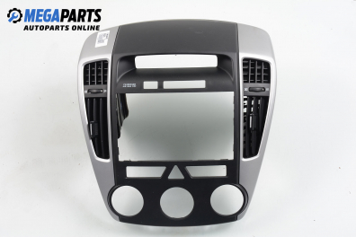 Централна конзола за Kia Cee'd Hatchback I (12.2006 - 12.2012)