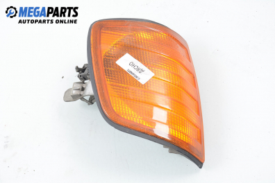 Мигач за Mercedes-Benz 124 Sedan (12.1984 - 06.1993), седан, позиция: дясна