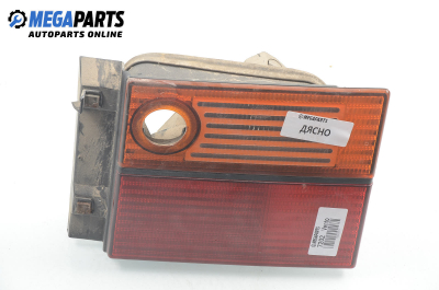 Вътрешен стоп за Volkswagen Vento Sedan (11.1991 - 09.1998), позиция: дясна, Hella