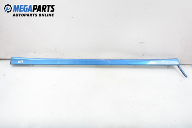 Праг за Nissan Almera II Hatchback (01.2000 - 12.2006), 2+1 вр., позиция: лява