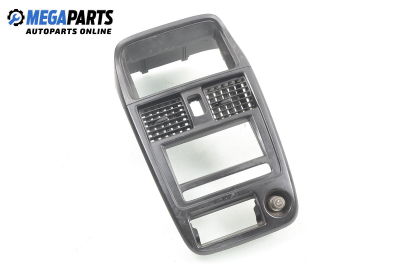 Централна конзола за Kia Carens I Minivan (06.1999 - 10.2002)