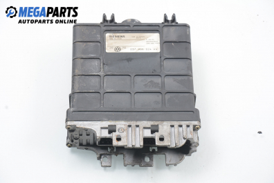 Компютър двигател за Volkswagen Vento Sedan (11.1991 - 09.1998) 2.0, 115 к.с., № 037 906 024 AG