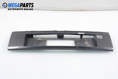 Стойка заден номер за Volkswagen Passat Sedan B3, B4 (02.1988 - 12.1997), седан