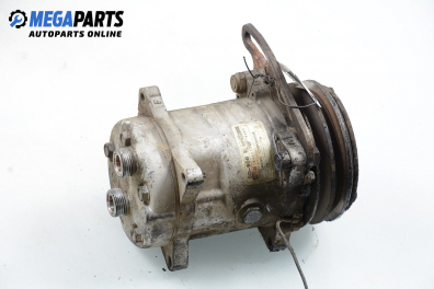 Компресор климатик за Volkswagen Passat Sedan B3, B4 (02.1988 - 12.1997) 2.0, 115 к.с.