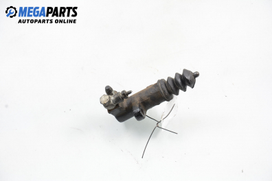 Долна помпа за съединител за Volvo V40 Estate (07.1995 - 06.2004)