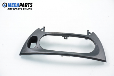Интериорна пластмаса за Renault Megane Scenic (10.1996 - 12.2001), 4+1 вр., позиция: предна