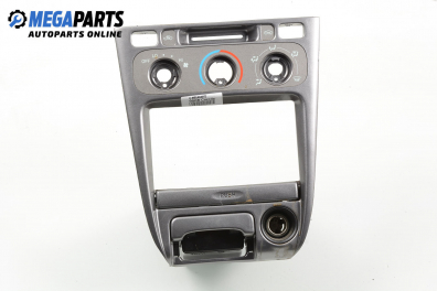 Централна конзола за Toyota Corolla Liftback III (04.1997 - 01.2002)