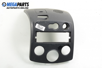 Централна конзола за Renault Clio III Hatchback (01.2005 - 12.2012)