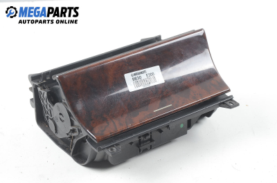 Пепелник за Mercedes-Benz E-Class Sedan (W210) (06.1995 - 08.2003)