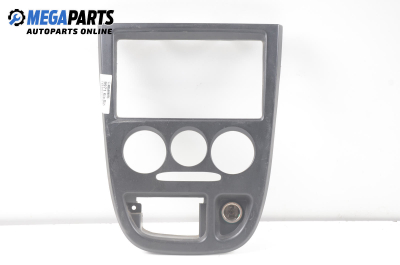 Централна конзола за Kia Rio Estate I (07.2000 - 04.2006)