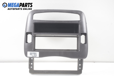 Централна конзола за Hyundai Trajet Minivan (03.2000 - 07.2008)