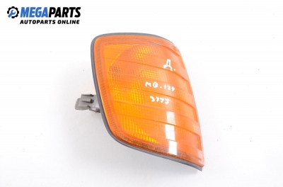 Мигач за Mercedes-Benz 124 Sedan (12.1984 - 06.1993), седан, позиция: дясна