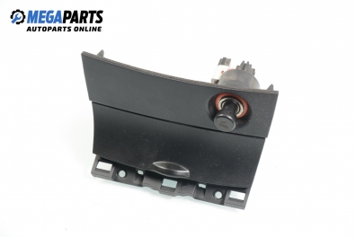 Пепелник за Mazda 3 Hatchback I (10.2003 - 12.2009)