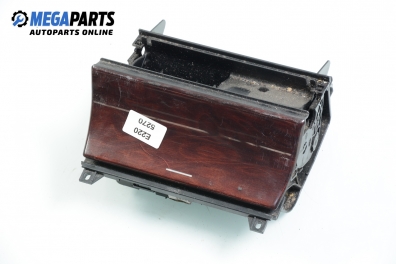 Пепелник за Mercedes-Benz E-Class Estate (S210) (06.1996 - 03.2003)