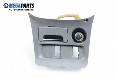 Пепелник за Toyota RAV4 II SUV (06.2000 - 11.2005)