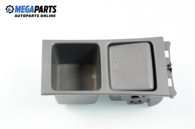 Пепелник за Volvo V70 II Estate (11.1999 - 12.2008), № 9204996