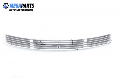 Решетка преден капак за Mercedes-Benz C-Class Sedan (W203) (05.2000 - 08.2007), седан